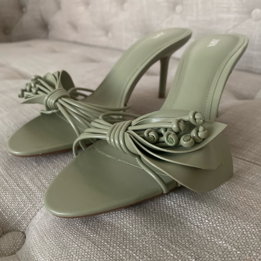 Zara Petal flower Elegant Soft Green Women's Heels - Picture 3 of 8